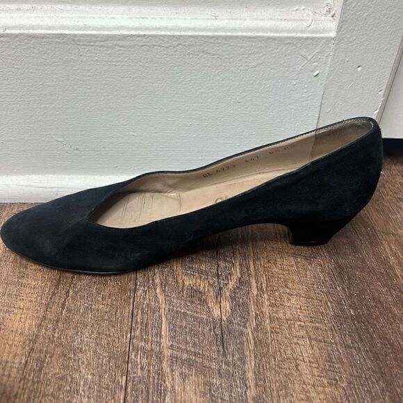 Salvatore Ferragamo Italy Black Vintage Suede Leather Pumps Size 8.5AA - Picture 4 of 15
